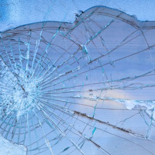 Ako postupovať v prípade rozbitého okna ? Základné kroky a dôležité bezpečnostné rady | Volitaservis Blog